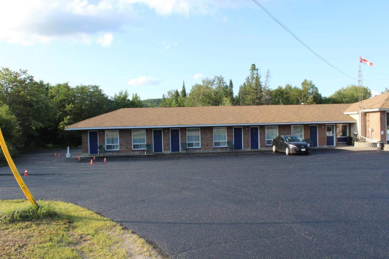 Two Rivers Motel Mattawa Екстериор снимка
